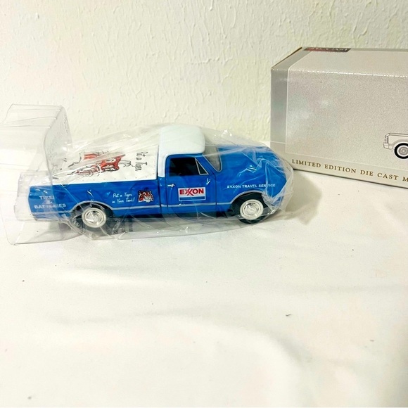 Vintage Limited Edition Die Cast Metal 1967 Chevrolet Pickup Blue Collectible - Picture 8 of 8